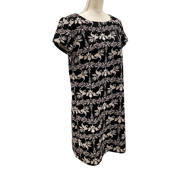 Philosophy Short Sleeve Shift Dress | Black & White Floral (M) - Picture 2 of 11